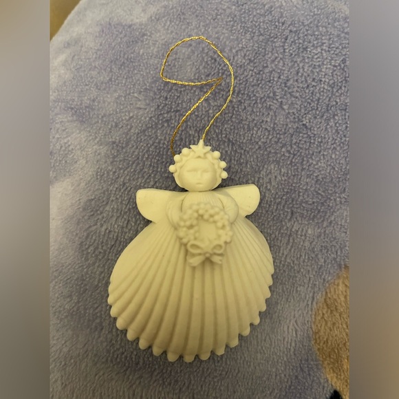Vintage Miniature Angel Wreath Shell Ornament by Margaret Furlong 1995 - Picture 6 of 11